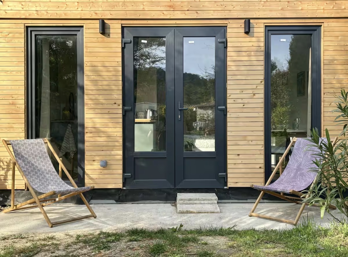Le Chalet, studio indépendant au bardage bois avec chiliennes